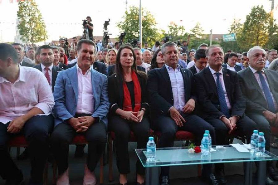 Bakan eşi YENİ Partili oldu 6